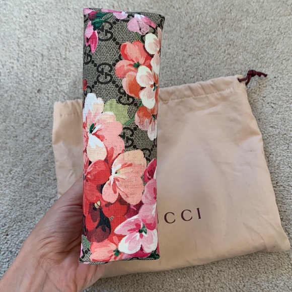 GUCCI Blooms Cosmetic Pouch - Picture 4 of 12
